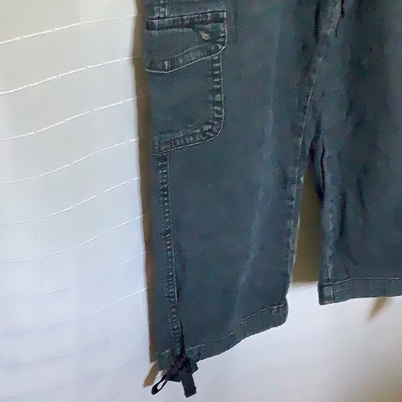 Lee denim capris, size 8 - Picture 3 of 5